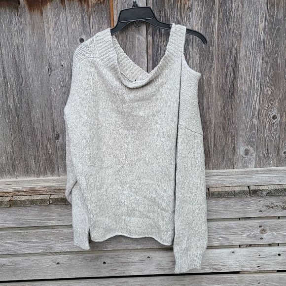 Line Knitwear gray cutout shoulder sweater - Picture 2 of 3